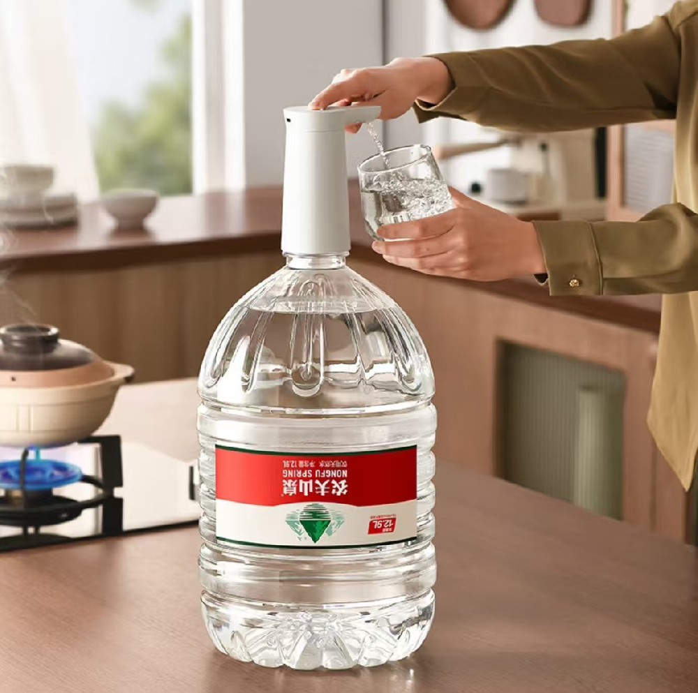 桶裝水與送水服務(wù)：構(gòu)建健康飲水生態(tài)